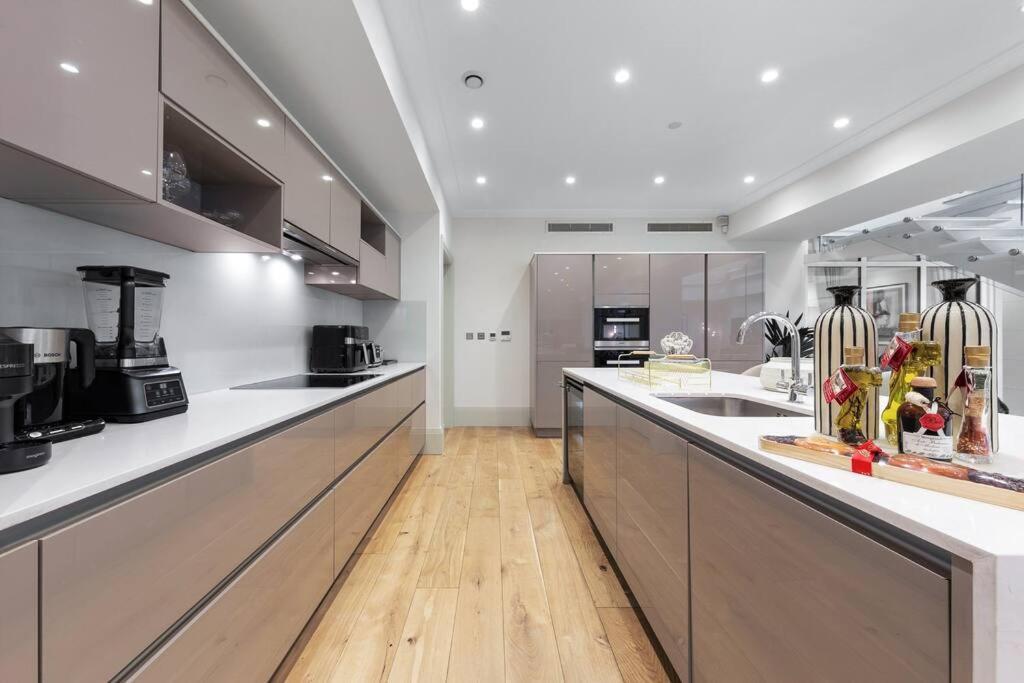 Park Lane Palace- Luxury Sleeps 10 Appartement