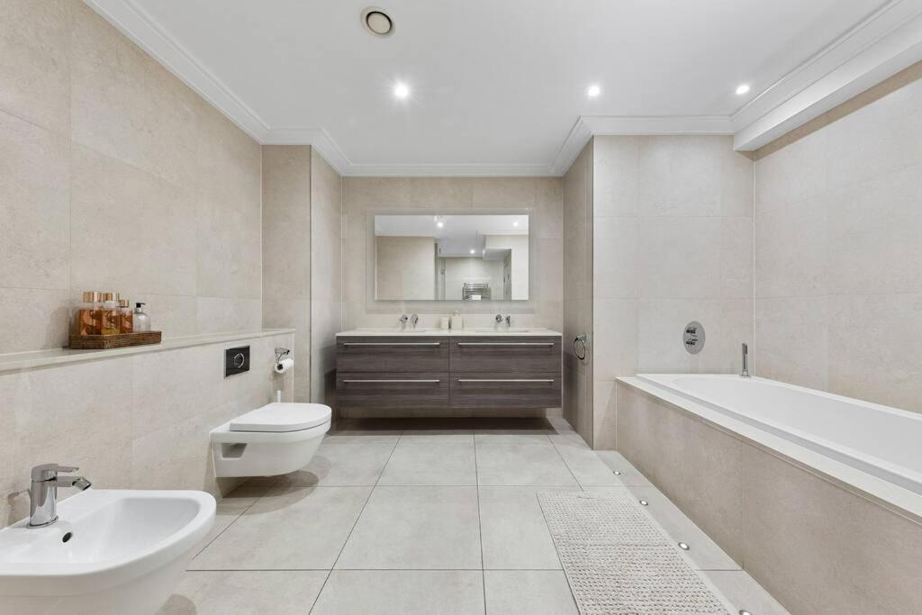 Appartement Park Lane Palace- Luxury Sleeps 10 *