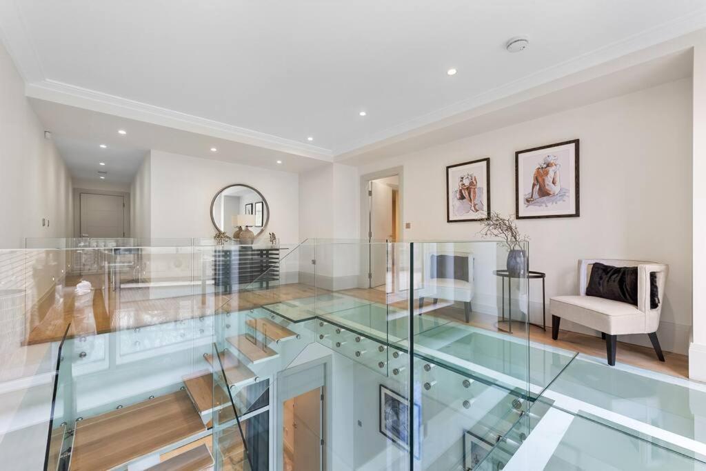 Park Lane Palace- Luxury Sleeps 10 Appartement Londen