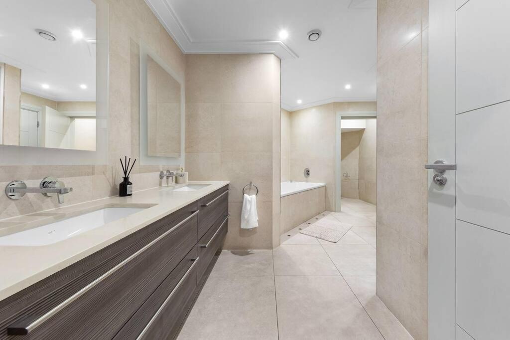 Park Lane Palace- Luxury Sleeps 10 * Londen