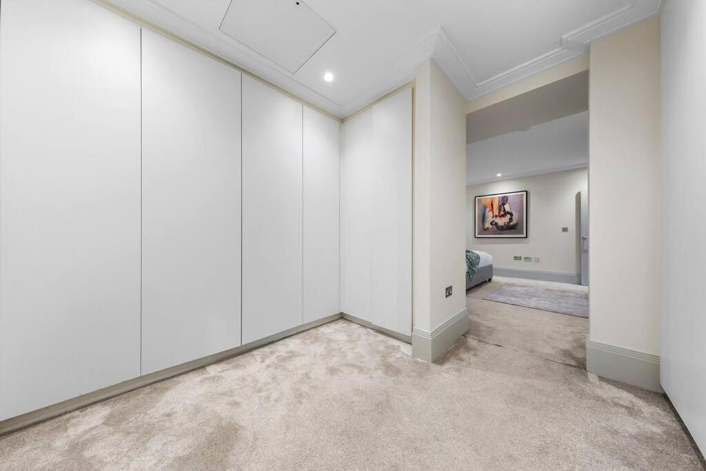 Park Lane Palace- Luxury Sleeps 10 Appartement Londen